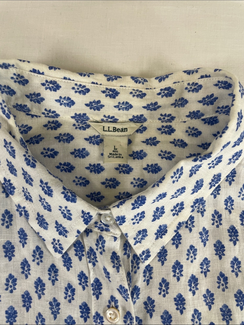 L.L. Bean Linen Cropped indigo floral Button-Down Shirt L - Picture 5 of 6